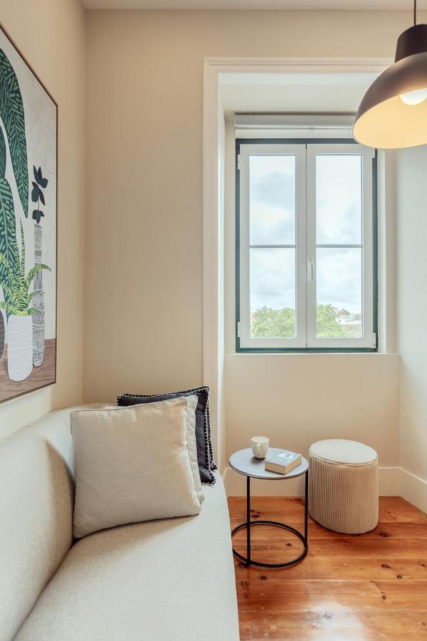 Sunny House - Bright 2 Bedroom Apartment W/ Office Lisbon Bagian luar foto