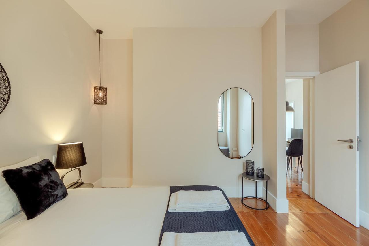 Sunny House - Bright 2 Bedroom Apartment W/ Office Lisbon Bagian luar foto