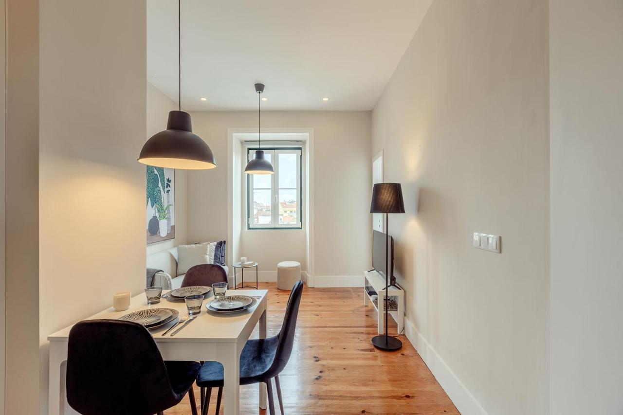 Sunny House - Bright 2 Bedroom Apartment W/ Office Lisbon Bagian luar foto