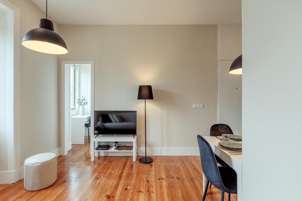 Sunny House - Bright 2 Bedroom Apartment W/ Office Lisbon Bagian luar foto