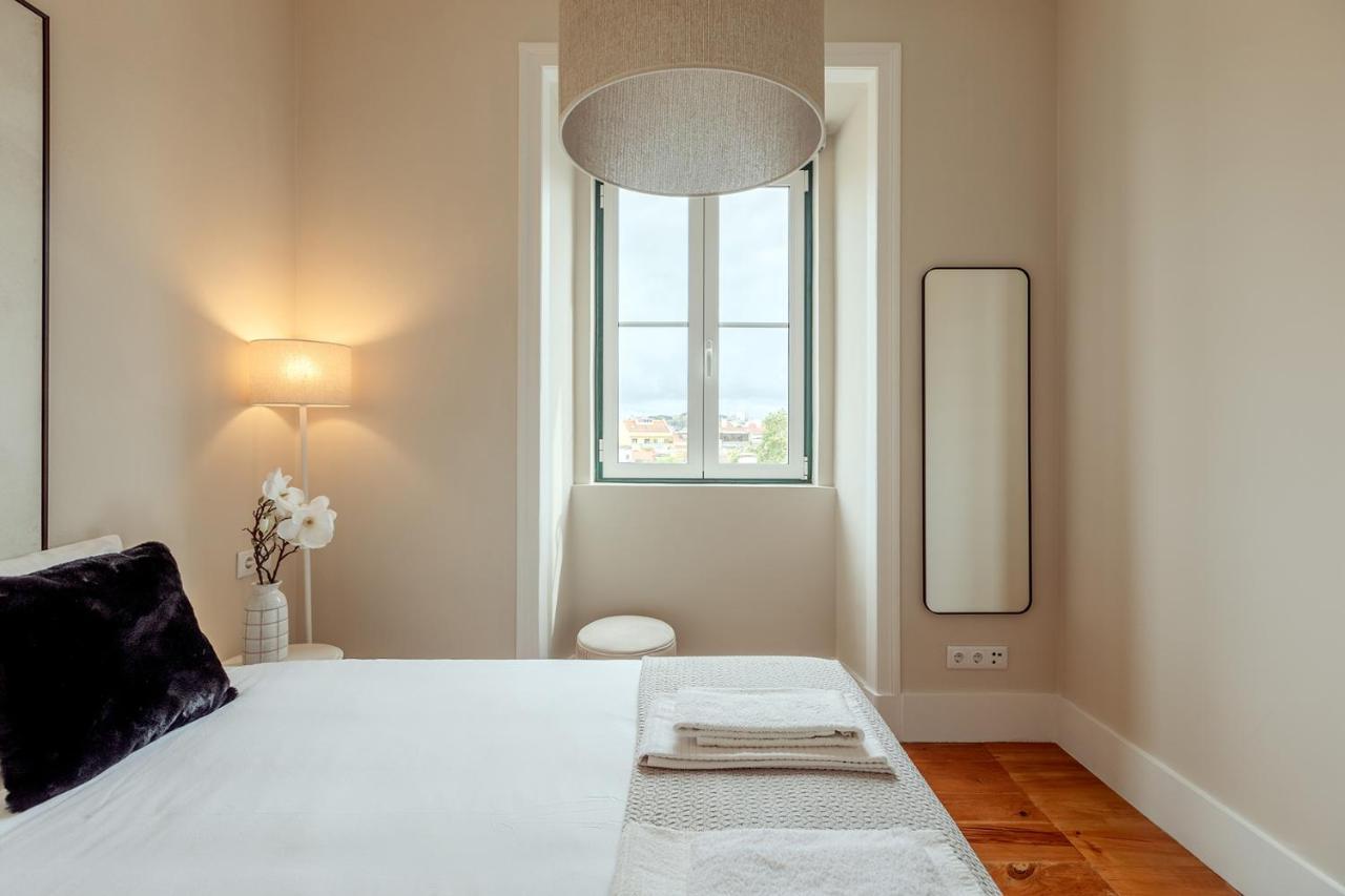 Sunny House - Bright 2 Bedroom Apartment W/ Office Lisbon Bagian luar foto